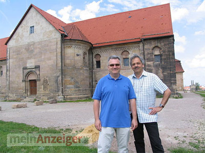 Juergen Valdeig und Steffen Rassloff vor der Peterskirche